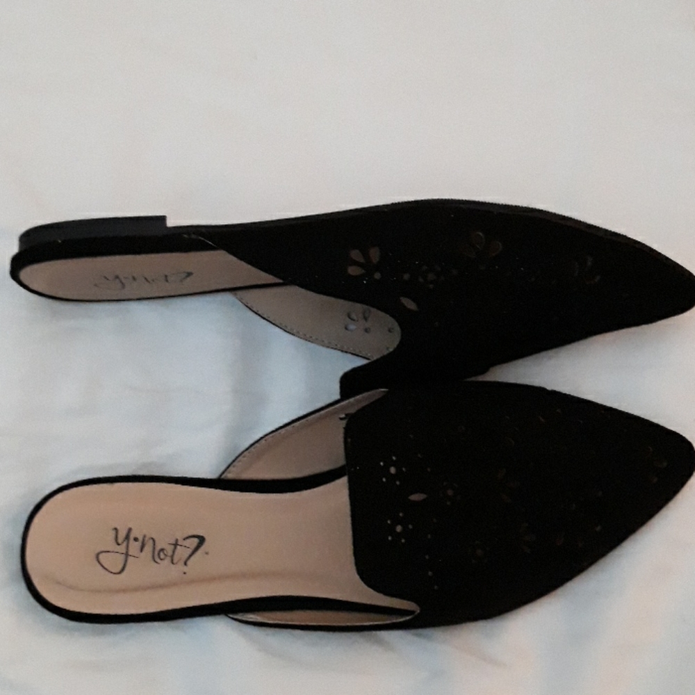 Ynot? Slipon flats.